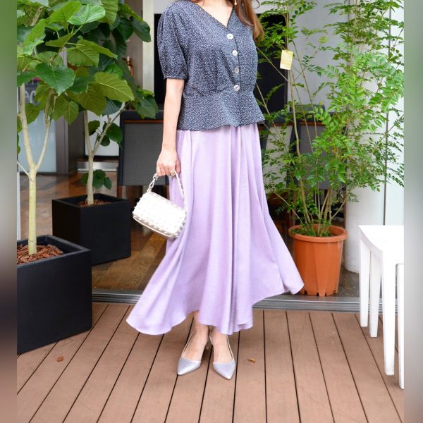 TOPS：サテン前開きブラウス