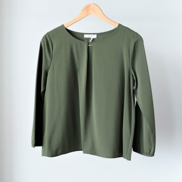 TOPS：ラウンドネックブラウス
