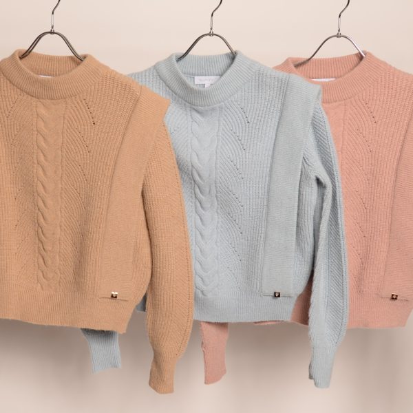 TOPS：ケーブルデザインニット